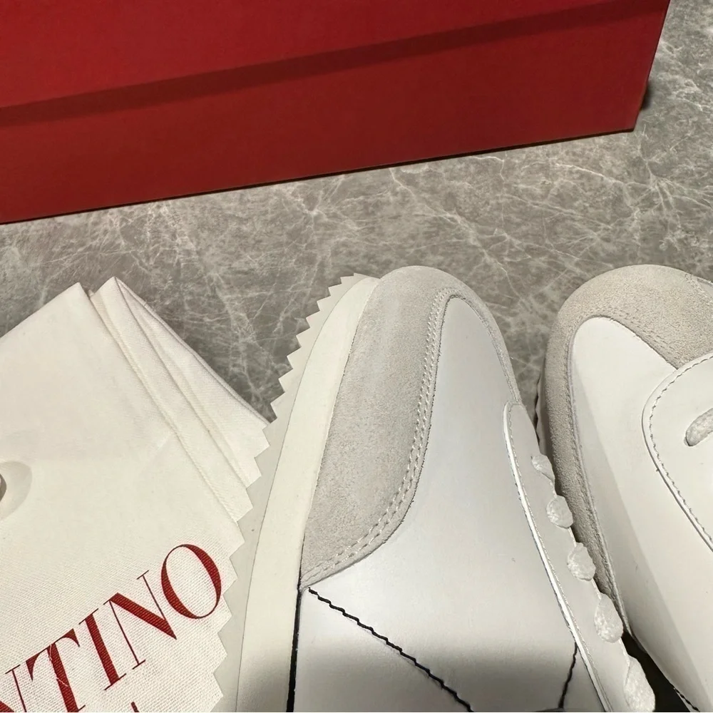 New Size 44.5 Valentino Garavani Retrorunner Sneakers White Black